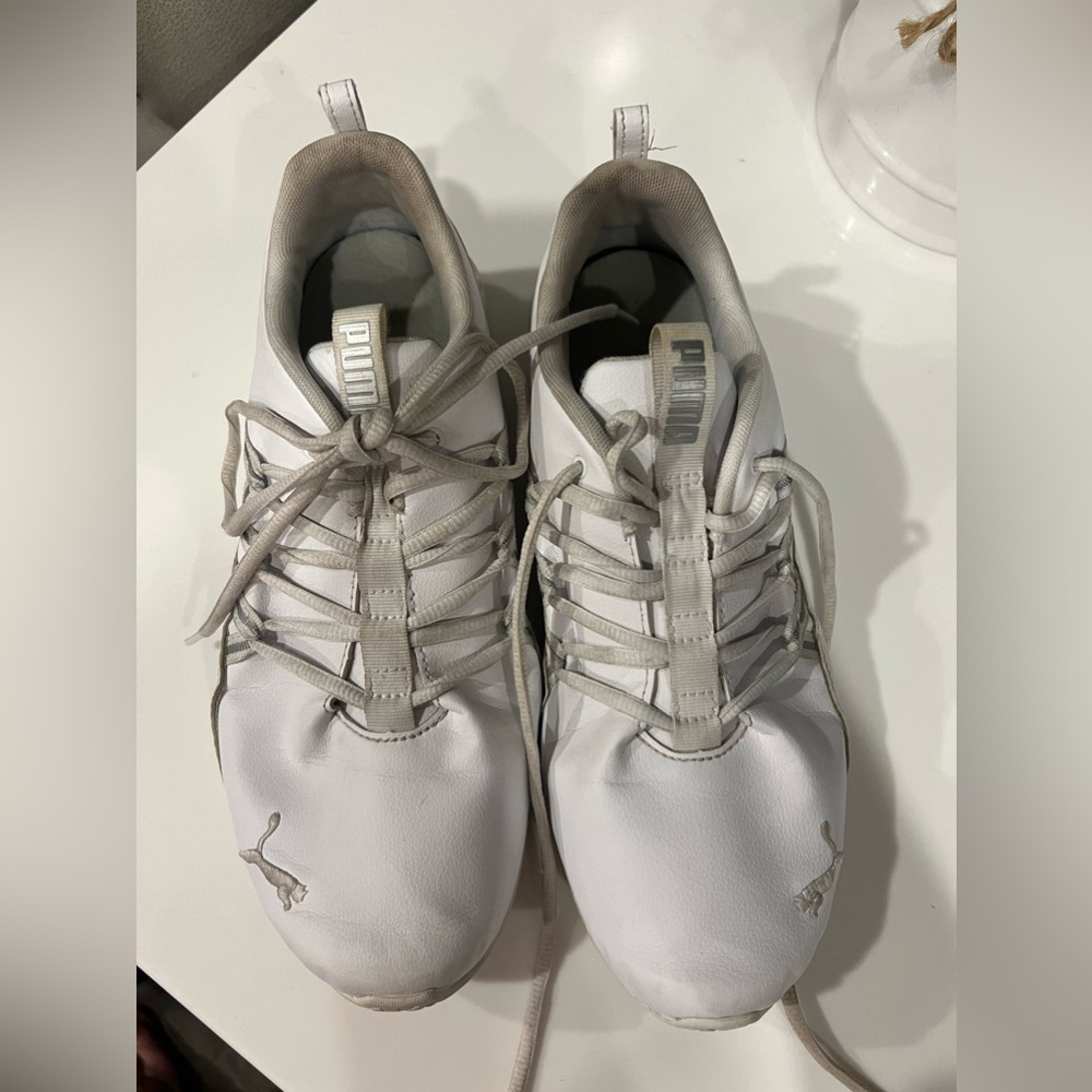 Women’s  Puma tennis shoes
